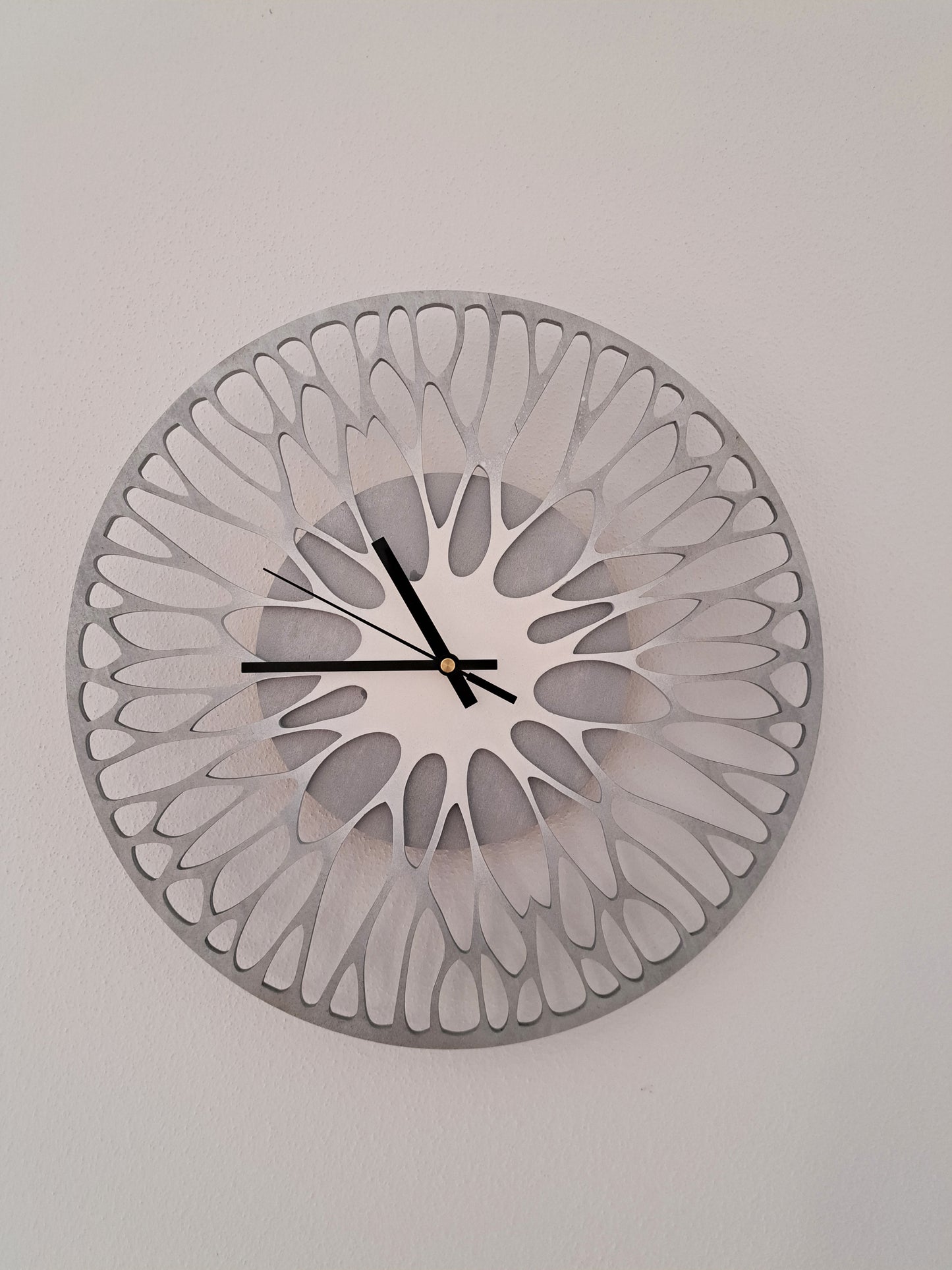 Wanduhr im edlen und modernen Design
