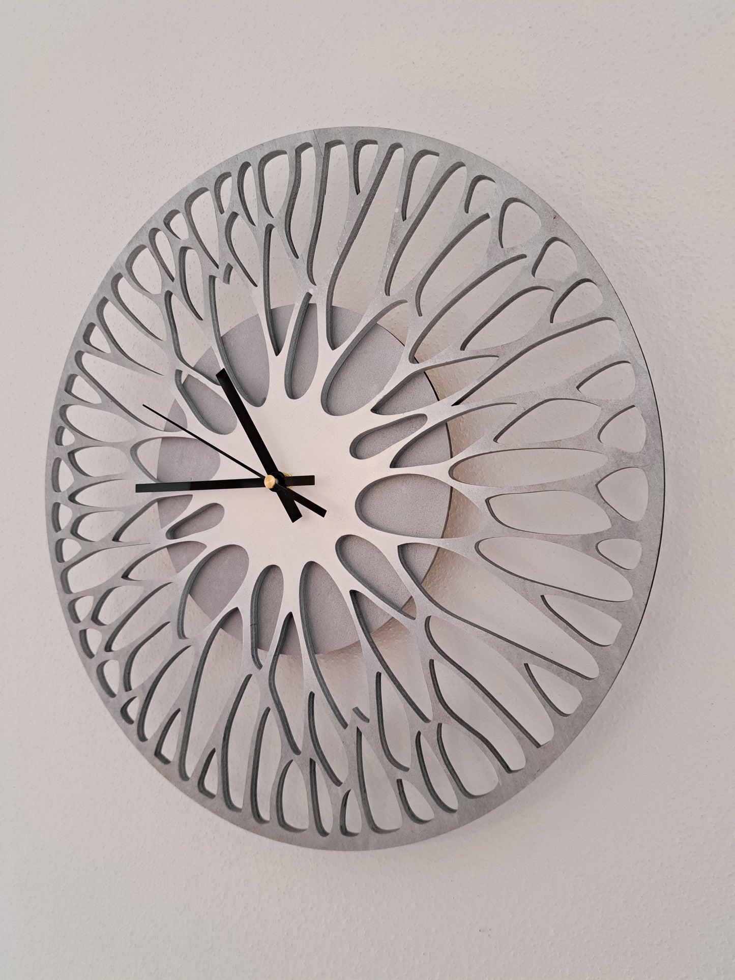 Wanduhr im edlen und modernen Design