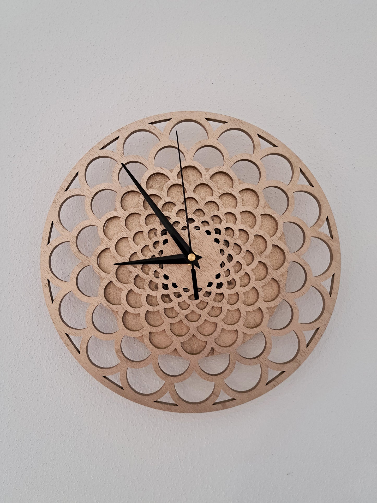 Wanduhr im edlen und modernen Design