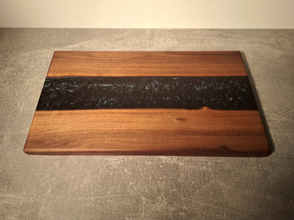 Epoxy Schneide- Servierbrett aus Nussholz