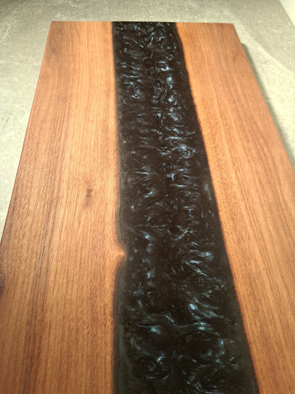 Epoxy Schneide- Servierbrett aus Nussholz